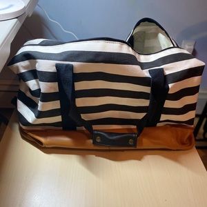 New DSW weekender bag. Price is negotiable.